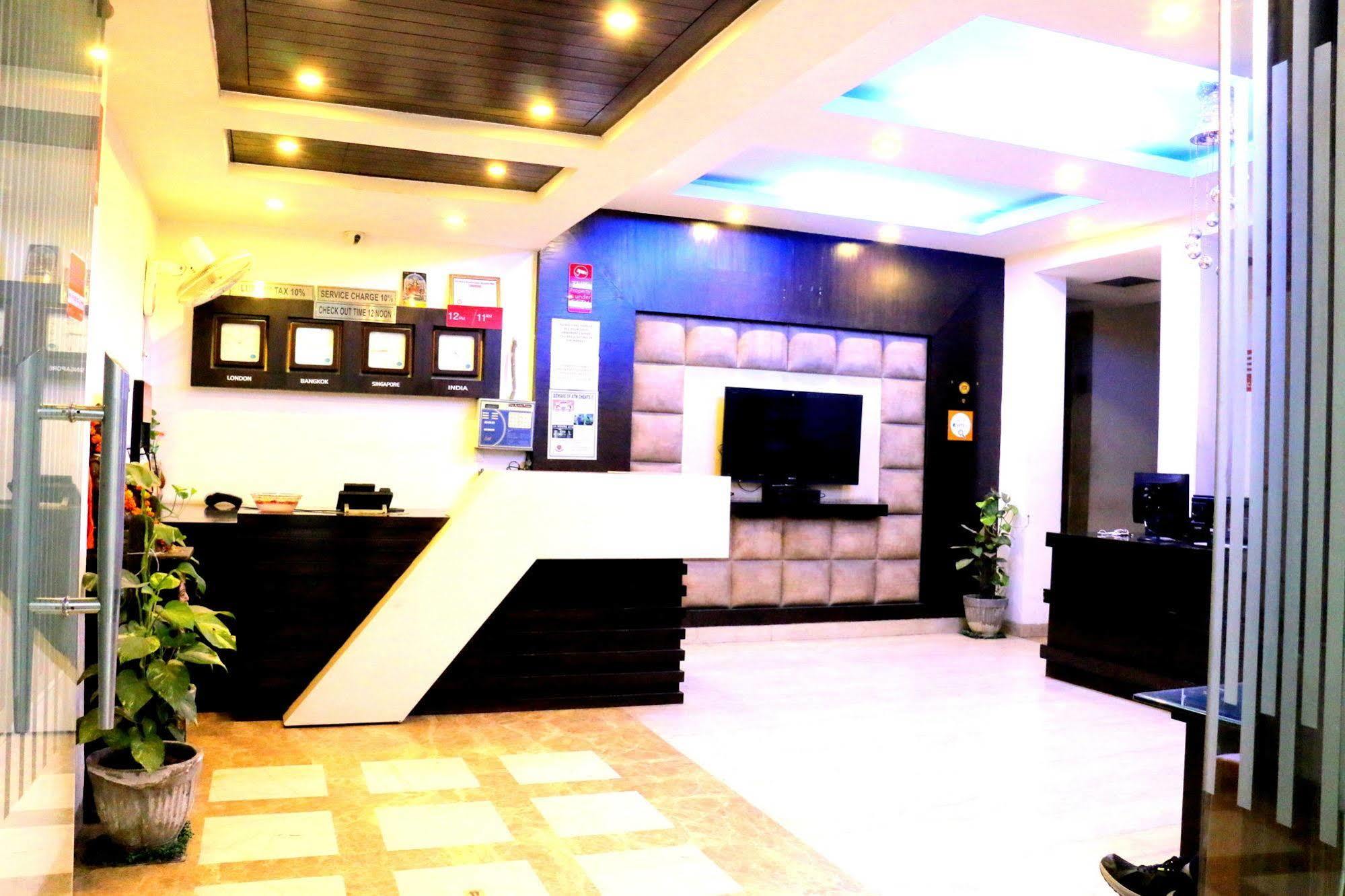 Hotel Benz International Делі Екстер'єр фото